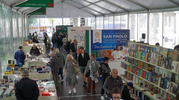 La «Fiera dei librai» sul Sentierone allo sprint finale: ecco gli appuntamenti del fine settimana