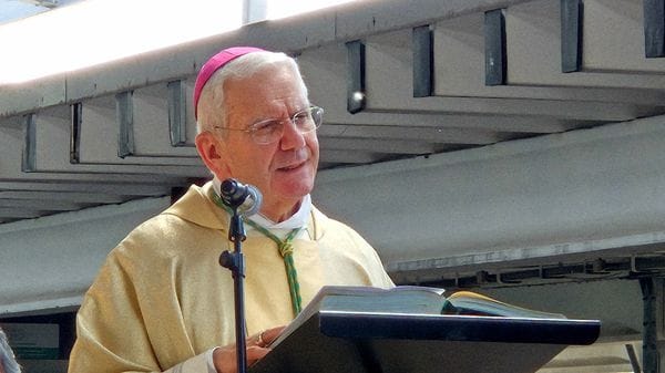 Primo Maggio, la Messa del Vescovo al deposito del Tram delle Valli a Ranica