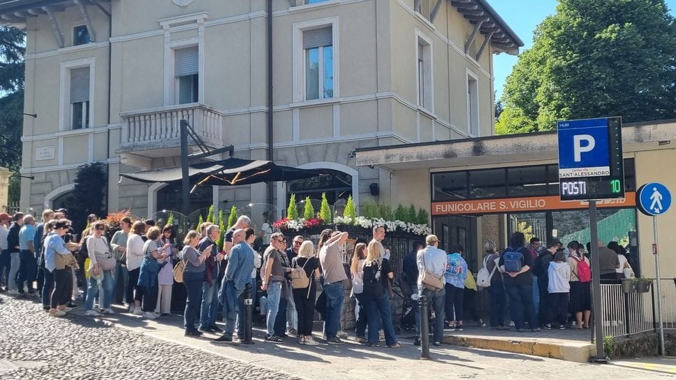 Primo Maggio: ressa in Città Alta, musei pieni e code alla funicolare. Musica e pic-nic nelle valli