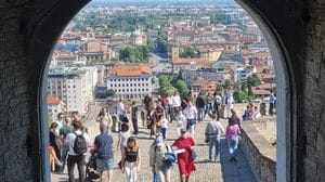 Primo Maggio: ressa in Città Alta, musei pieni e code alla funicolare. Musica e pic-nic nelle valli