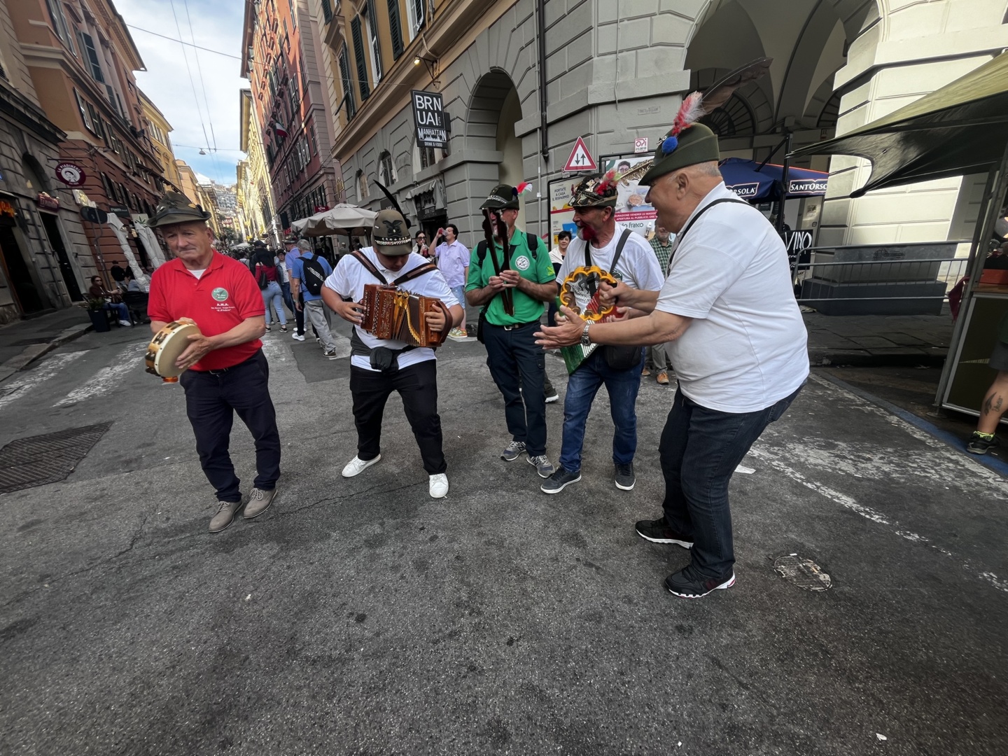«Alpini, qui a Genova accoglienza calorosa. Bergamo protagonista ...