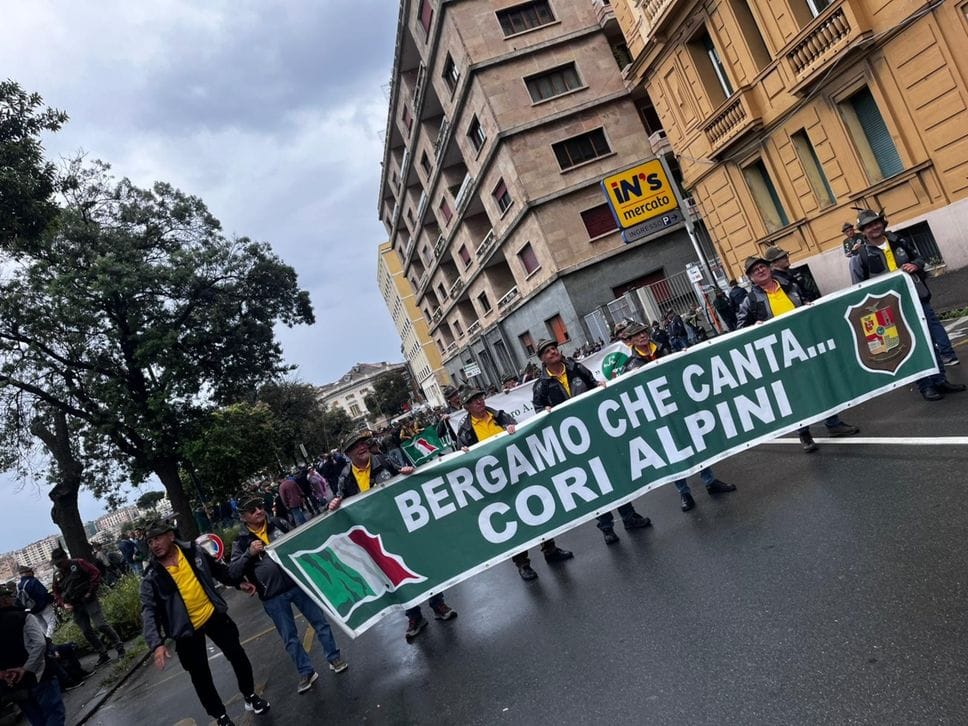 Alpini a Genova, è la giornata della sfilata. Seguila qui dalle 13.30 - Foto
