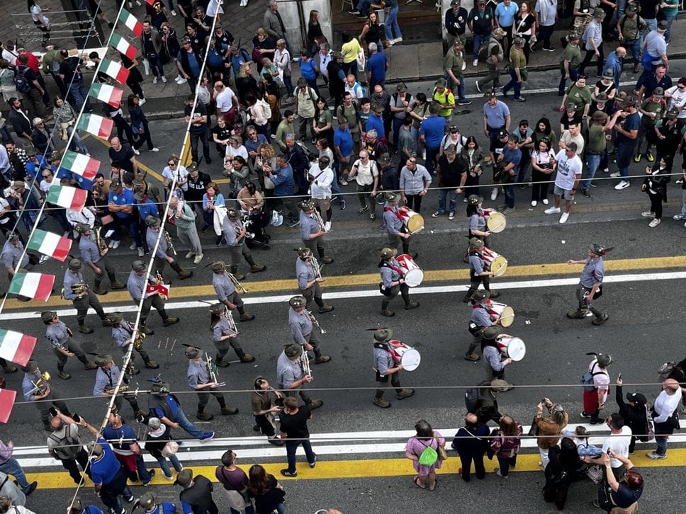 «Alpini, qui a Genova accoglienza calorosa. Bergamo protagonista» - Foto e video