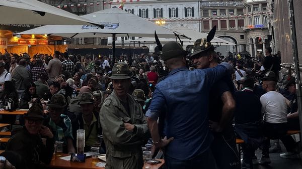 «Alpini, qui a Genova accoglienza calorosa. Bergamo protagonista» - Foto e video