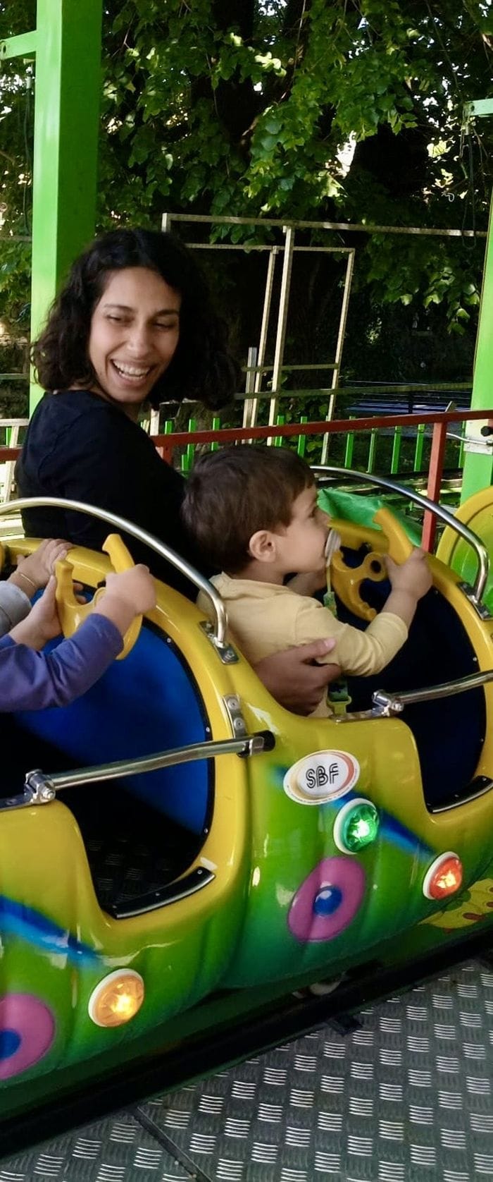 La tenacia discreta di una madre dona e riempie la vita oltre la sclerosi multipla