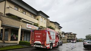 Ripristina la corrente, ma innesca un corto circuito: rogo in casa a Cavernago