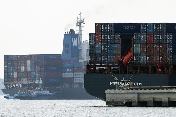 A Hormuz calano dell'89% transiti, merci ferme per 23,7 miliardi dollari