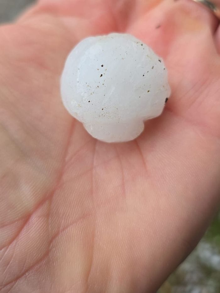 Grandine in Bergamasca e forti temporali, martedì torna il sole - Foto e video