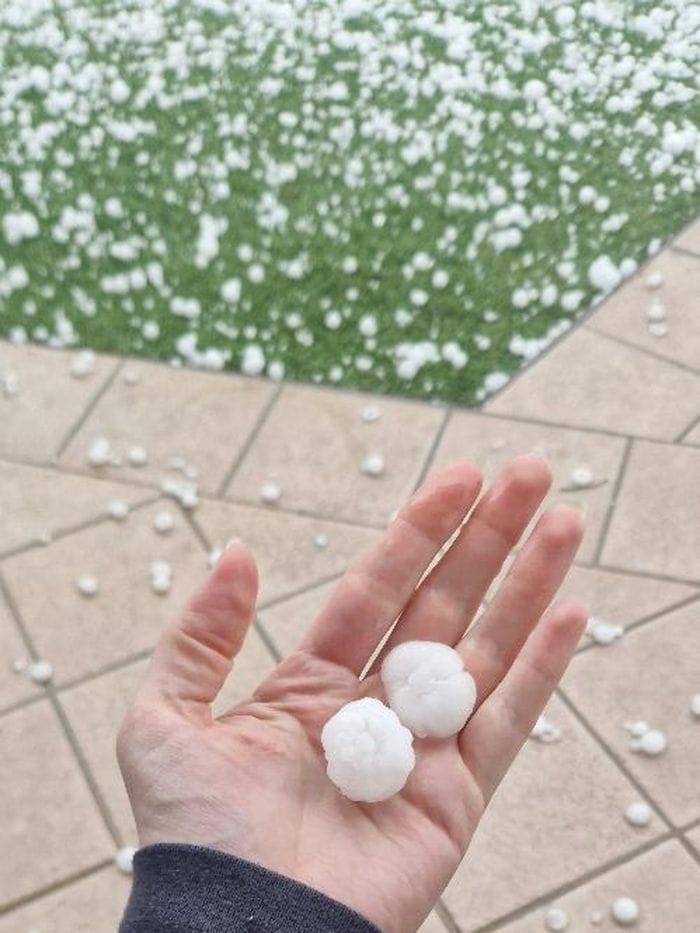 Grandine in Bergamasca e forti temporali, martedì torna il sole - Foto e video
