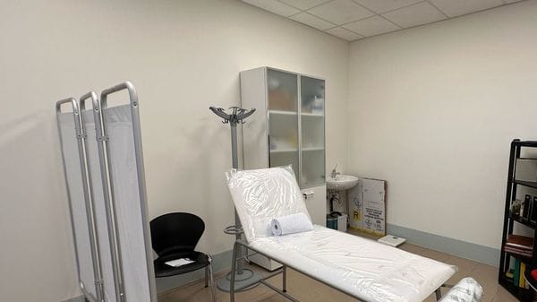 Lombardia, 91 milioni contro le liste d’attesa: ambulatori aperti fino alle 20 e visite anche il sabato