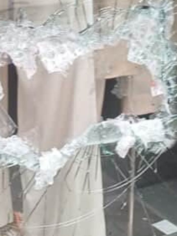 Nuova spaccata nella notte in centro a Bergamo: colpita Alessandra Venturi in via Spaventa