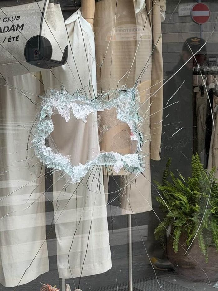 Nuova spaccata nella notte in centro a Bergamo: colpita Alessandra Venturi in via Spaventa