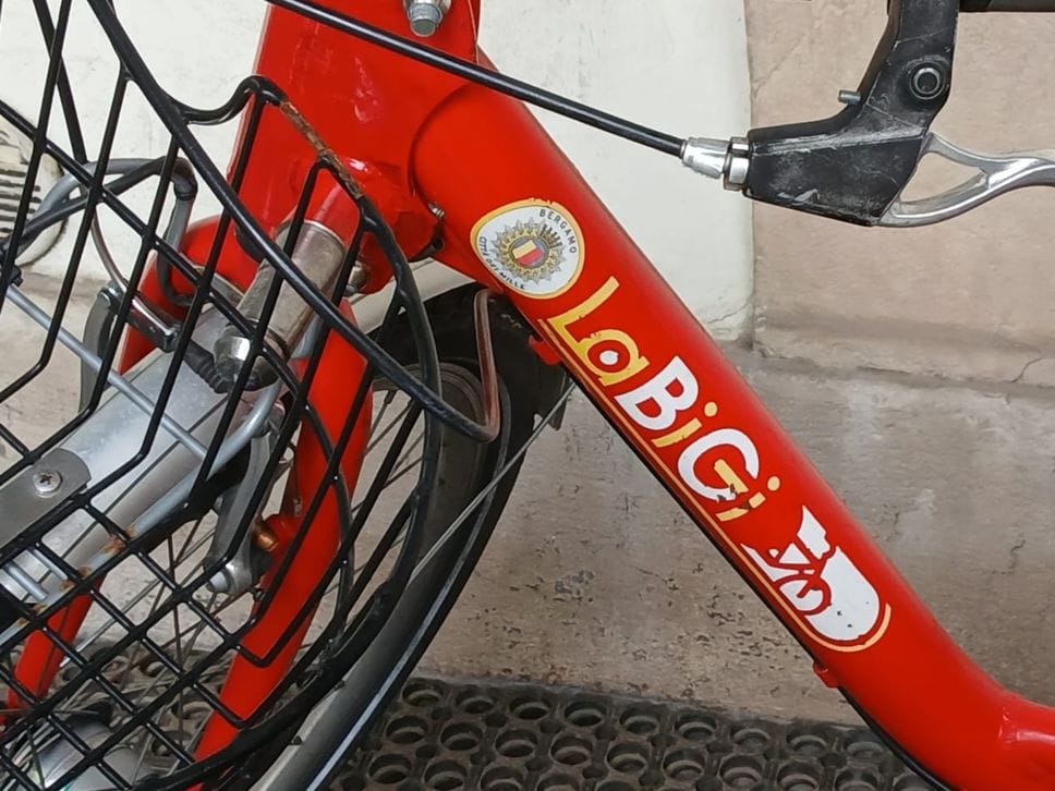 Riuso sociale, nuova vita per 100 vecchie bici del bike sharing cittadino