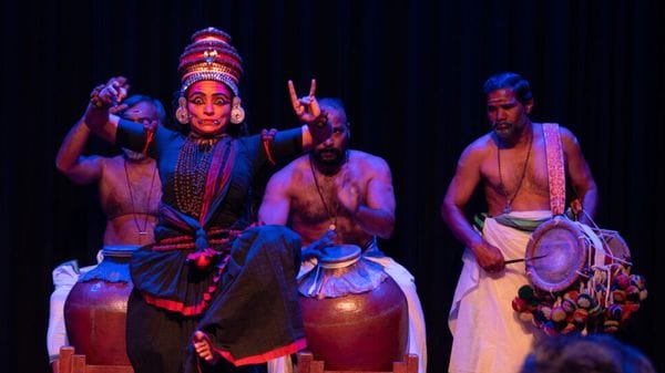 Teatro Tascabile, al Carmine un viaggio affascinante nel teatro classico indiano