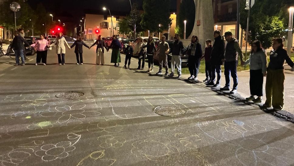 Dopo l’investimento mortale, flash mob spontaneo e silenzioso in piazzale Risorgimento- Foto