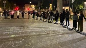 Dopo l’investimento mortale, flash mob spontaneo e silenzioso in piazzale Risorgimento- Foto