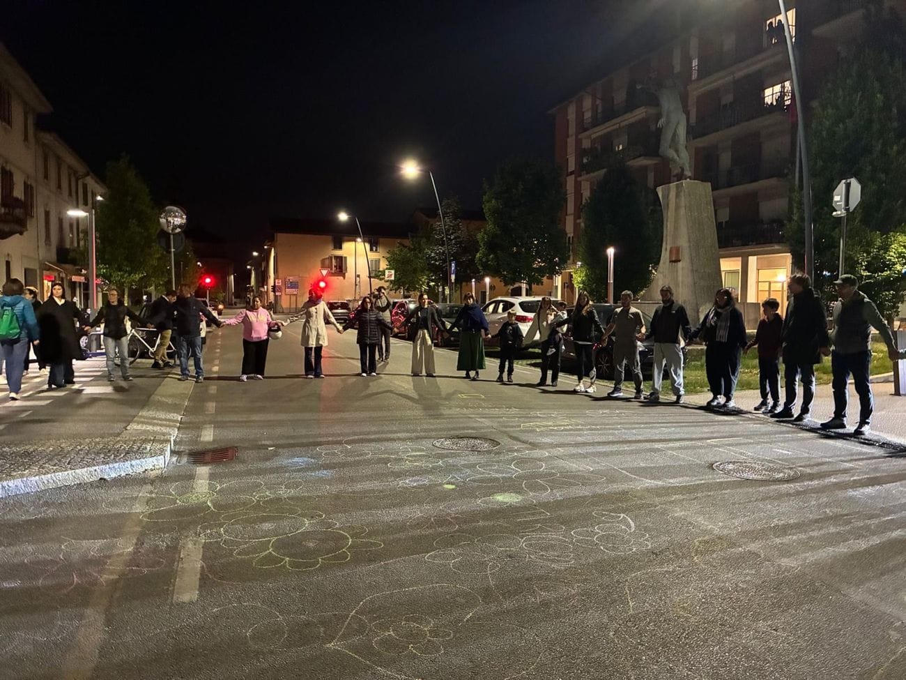 Dopo l’investimento mortale, flash mob spontaneo e silenzioso in piazzale Risorgimento- Foto