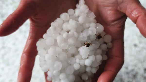 Oltre 10 mila fulmini e grandinate in Lombardia, nuovi temporali in arrivo nel weekend