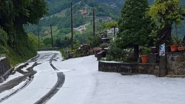 Grandine e neve sulle Orobie: il maltempo paralizza le valli bergamasche - Foto