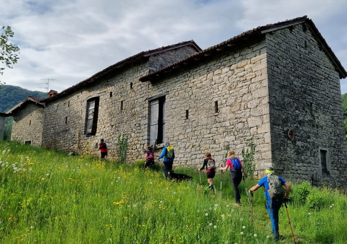 Il fascino delle antiche contrade della Val Brembilla (parte 1)