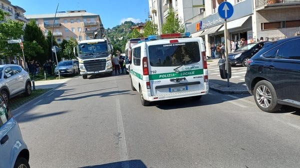 Il saluto al papà, poi  travolto mentre attraversava la strada: Giulio morto a 9 anni