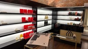 Spaccata in centro a Bergamo: razziata la profumeria Heart, bottino da 70 mila euro