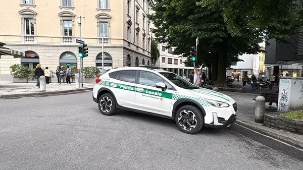 Bergamo, cade in bicicletta davanti al Coin: ferito 11enne. Chiusa via Spaventa