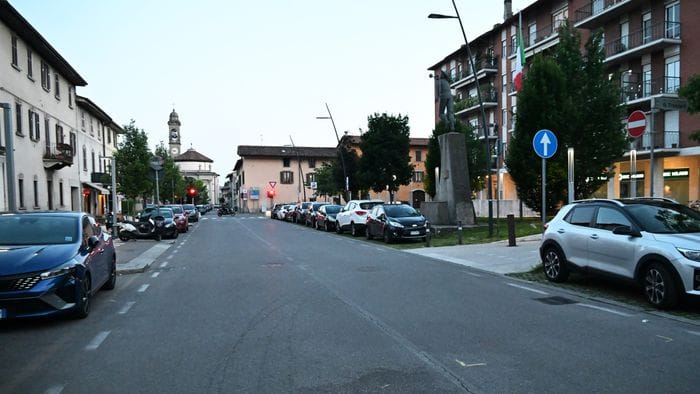 https://storage.ecodibergamo.it/media/photologue/2026/5/15/photos/cache/bergamo-dopo-la-morte-di-giulio-allo-studio-dossi-e-passaggi-illuminati-in-piaz_aeb23e8e-4fd5-11f1-8a17-05a528923769_1920_1080_v3_large_16_9.jpg