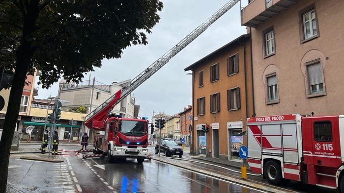 https://storage.ecodibergamo.it/media/photologue/2026/5/15/photos/cache/fumo-da-una-canna-fumaria-in-via-suardi-intervento-dei-vigili-del-fuoco-foto_1243612c-504d-11f1-b445-8139bff18eaa_1920_1080_v3_large_16_9.jpeg