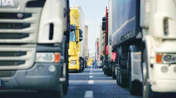 Gli autotrasportatori bergamaschi: «Costi insostenibili». Si va verso il fermo nazionale