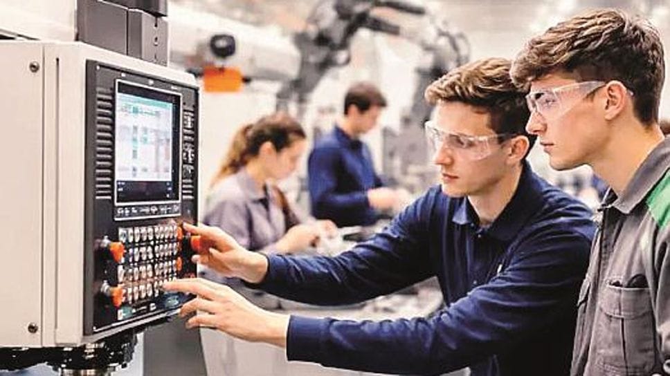 Orientamento, aziende aperte agli studenti: ecco le prime otto