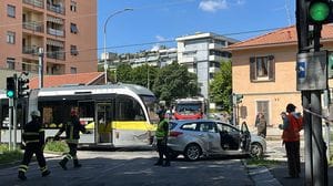 Bergamo, auto contro il tram in via Corridoni: viabilità regolare dalle 13.30 - Foto