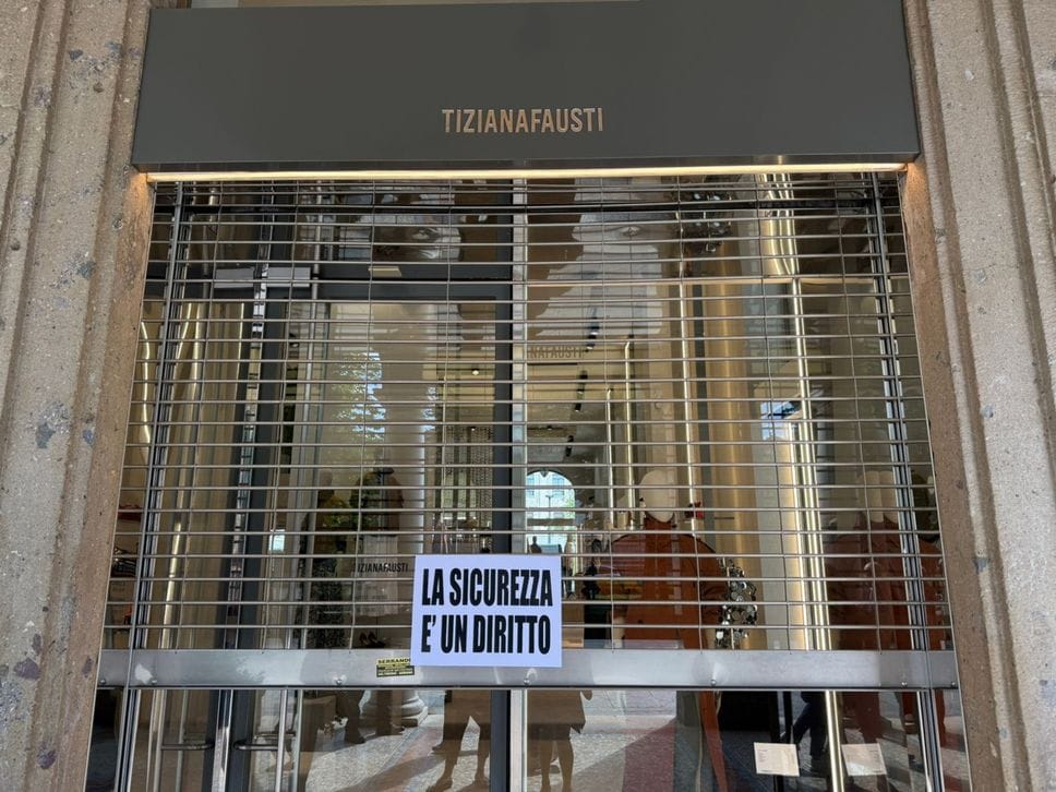 Bergamo, commercianti in piazza contro furti e spaccate. Tiziana Fausti: «Promesse due pattuglie di notte» - Foto e video