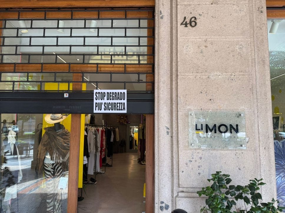 Bergamo, commercianti in piazza contro furti e spaccate. Tiziana Fausti: «Promesse due pattuglie di notte» - Foto e video