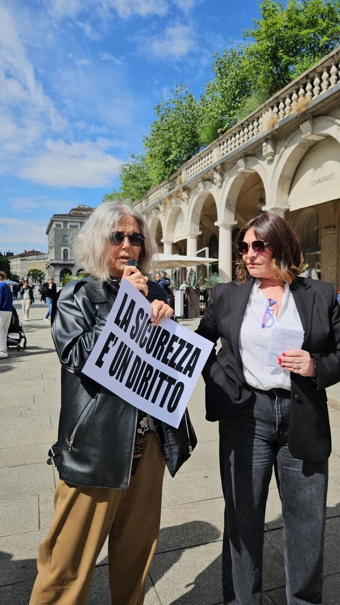 Bergamo, commercianti in piazza contro furti e spaccate. Tiziana Fausti: «Promesse due pattuglie di notte» - Foto e video