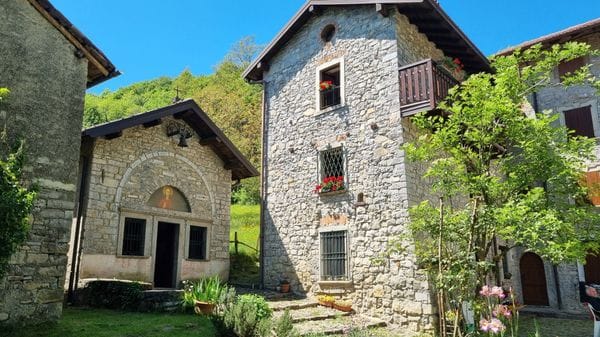 Il fascino delle antiche contrade della Val Brembilla (parte 1)
