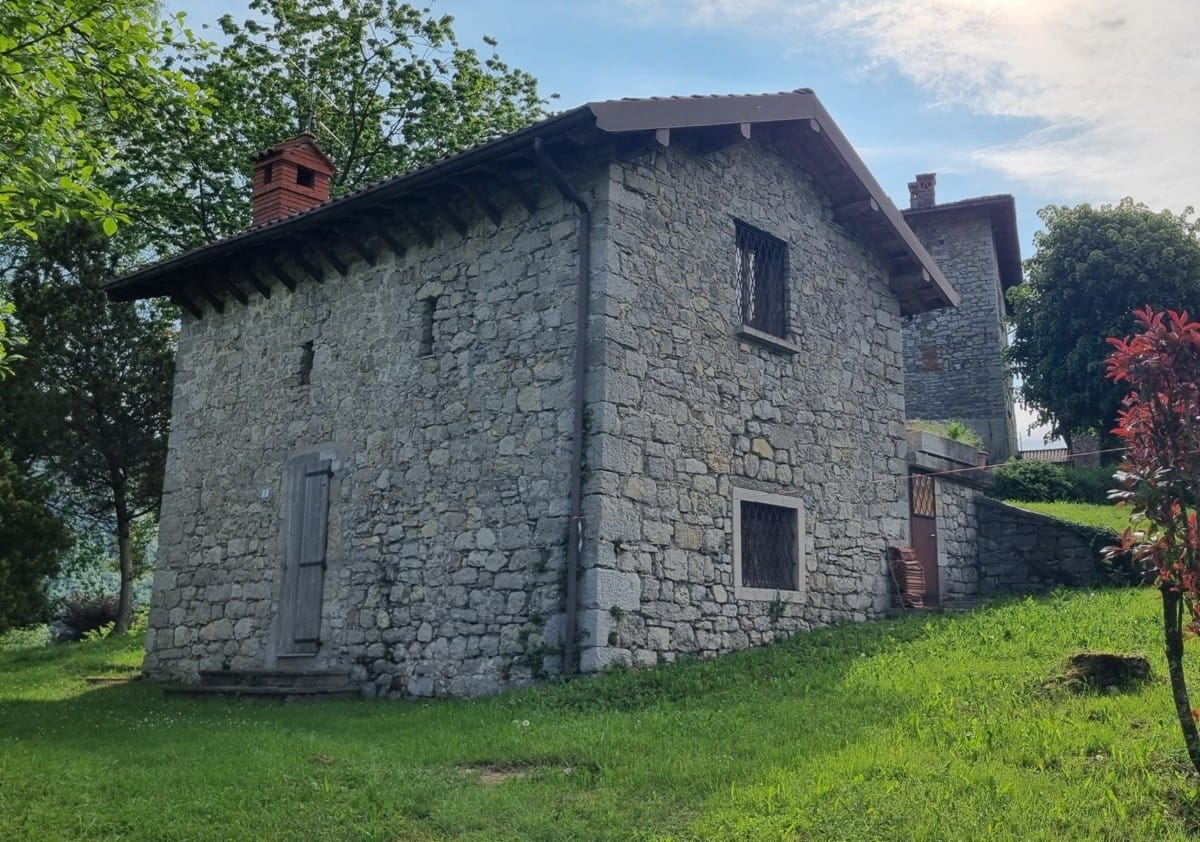 Il fascino delle antiche contrade della Val Brembilla (parte 1)