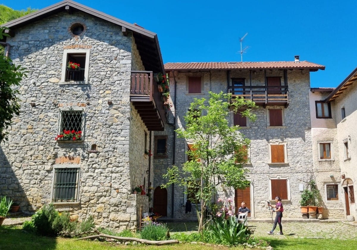 Il fascino delle antiche contrade della Val Brembilla (parte 1)