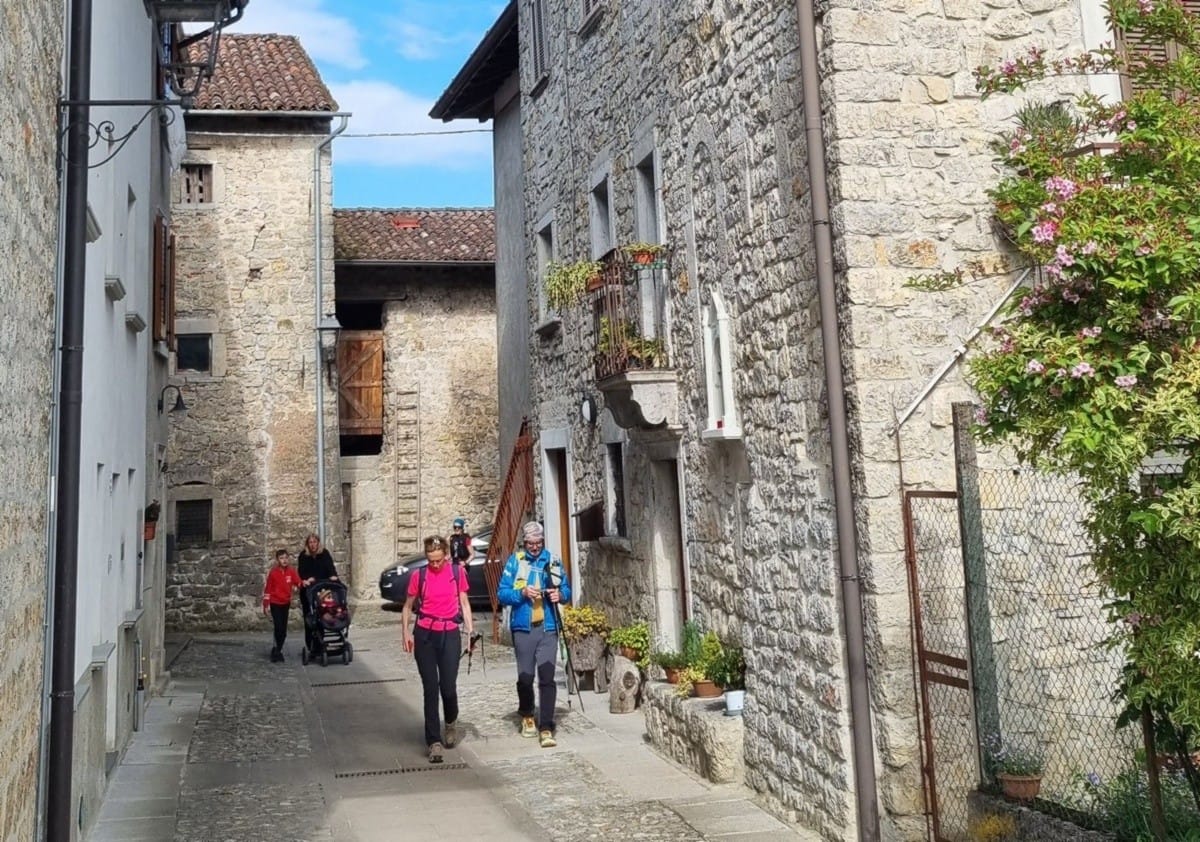 Il fascino delle antiche contrade della Val Brembilla (parte 1)