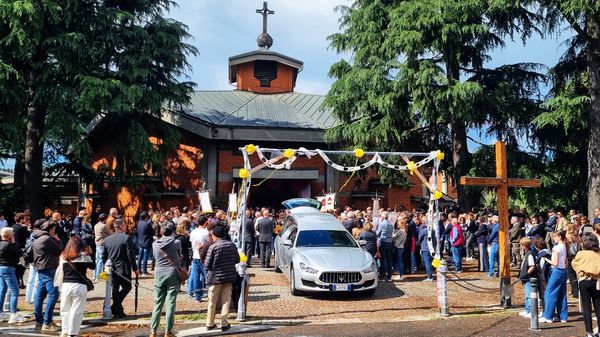L’addio al piccolo Giulio «Riempiva di gioia i giorni»