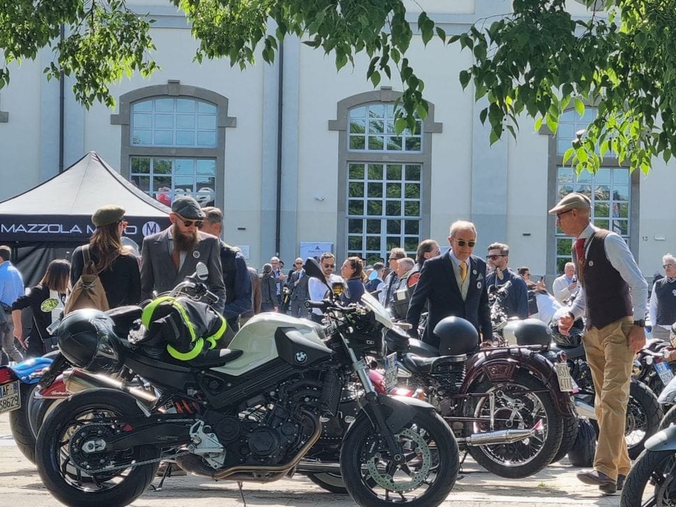 «Distinguished Gentleman’s Ride» per le strada di Bergamo - Foto