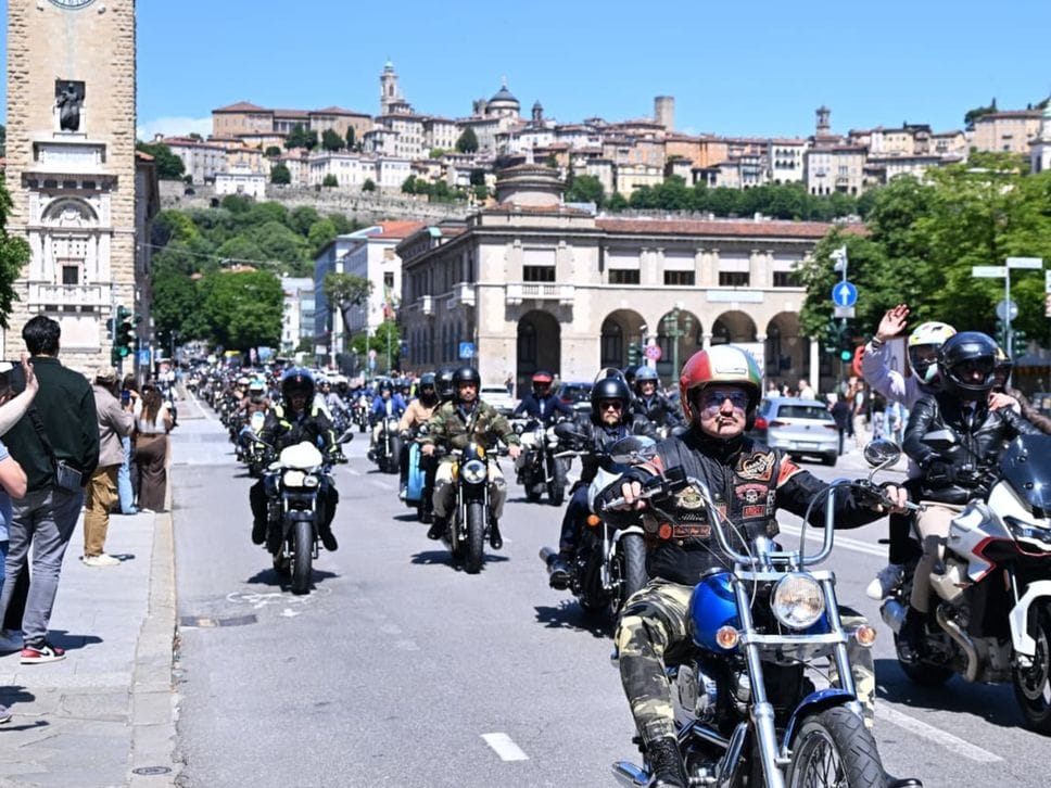 «Distinguished Gentleman’s Ride» per le strada di Bergamo - Foto