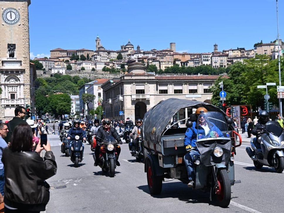 «Distinguished Gentleman’s Ride» per le strada di Bergamo - Foto