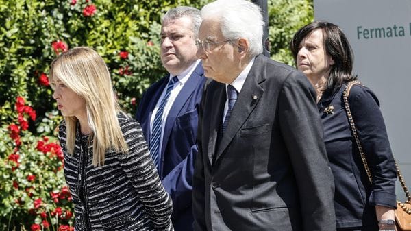 Mattarella e Meloni in visita ai feriti dell’investimento di Modena. Il 31enne non risponde al pm