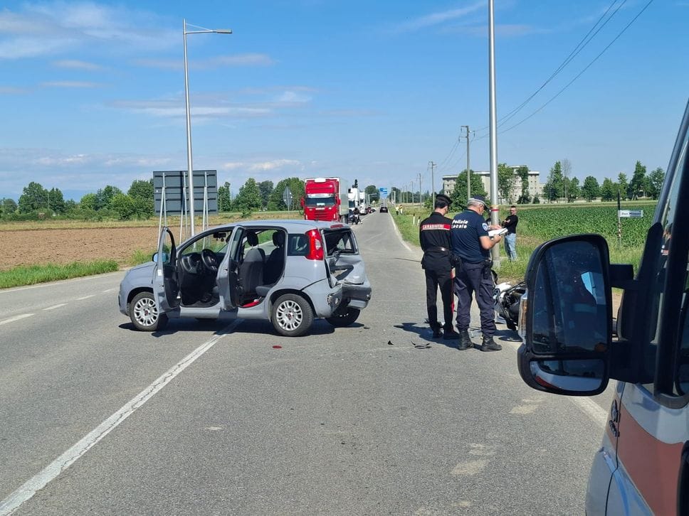 Moto contro auto a Misano, grave un 20enne. Chiusa la Rivoltana