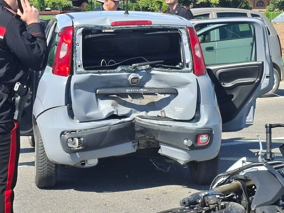 Moto contro auto a Misano, grave un 20enne. Chiusa la Rivoltana