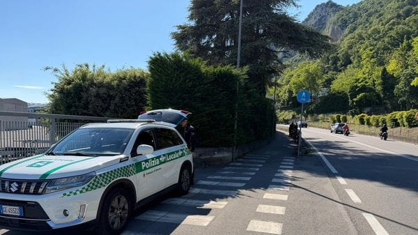 Sarnico, ciclista polacco investito da una moto sulla strada per Predore: due feriti in ospedale