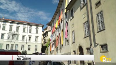 https://storage.ecodibergamo.it/media/photologue/2026/5/18/photos/cache/la-seta-torna-protagonista-a-palazzo-moroni_15157a6e-5293-11f1-8c12-fdb59b93f78c_display.jpg