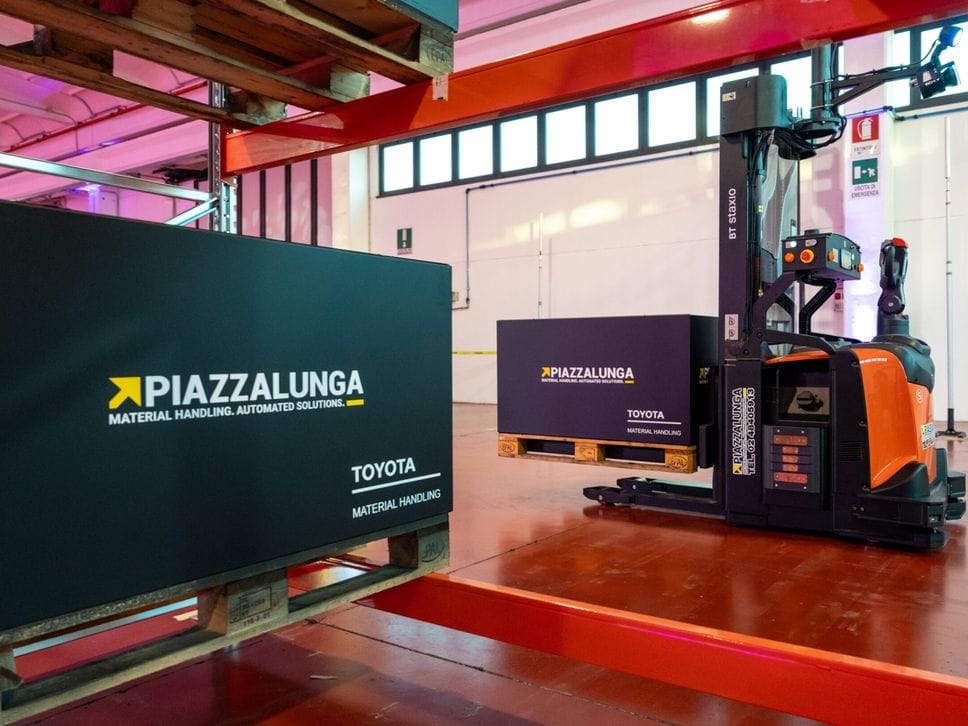 Piazzalunga, carrelli elevatori e magazzini automatici per la logistica lombarda 