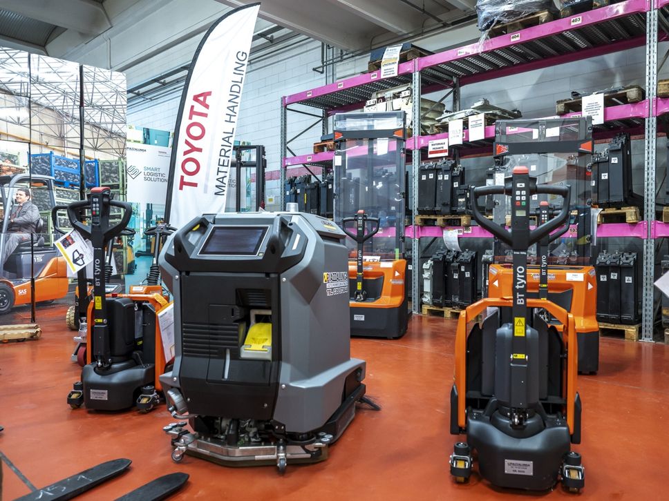 Piazzalunga, carrelli elevatori e magazzini automatici per la logistica lombarda 
